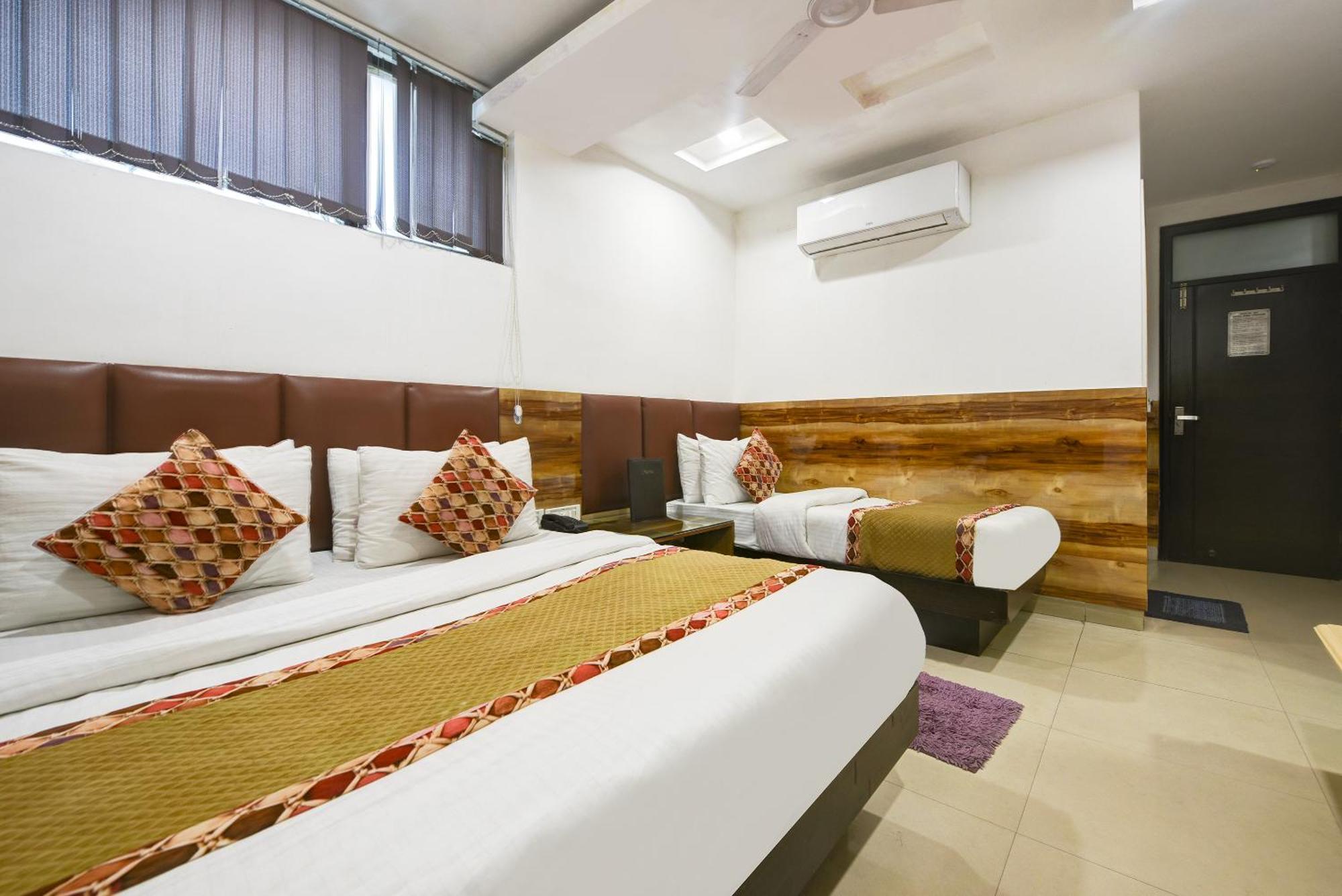 Hotel Shri Vinayak At New Delhi Railway Station-By Rcg Hotels Exterior photo