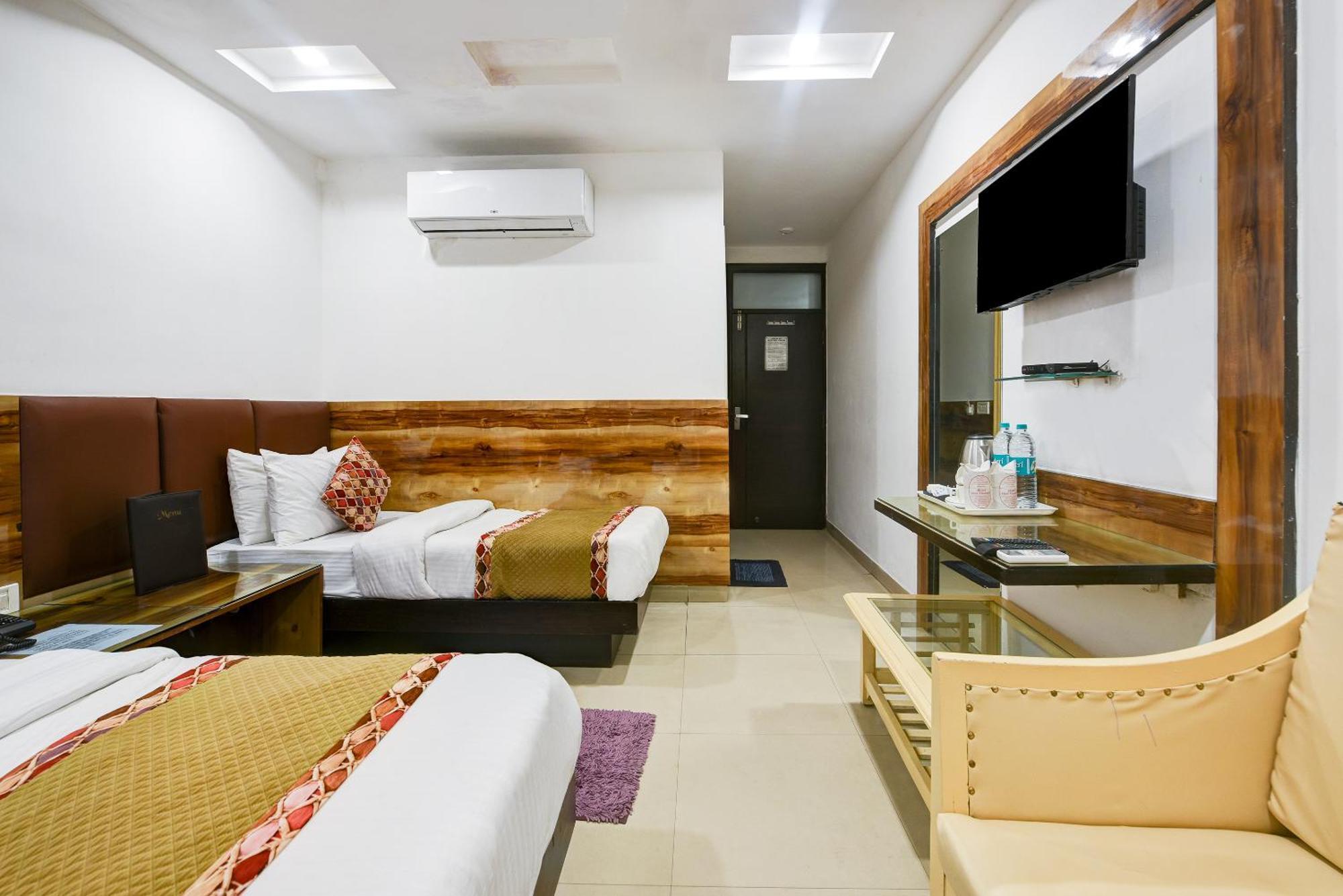 Hotel Shri Vinayak At New Delhi Railway Station-By Rcg Hotels Exterior photo