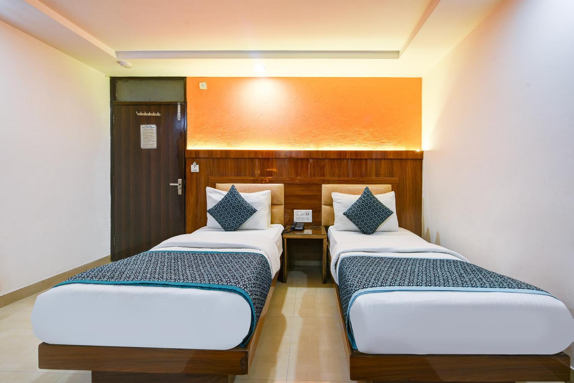 Hotel Shri Vinayak At New Delhi Railway Station-By Rcg Hotels Exterior photo