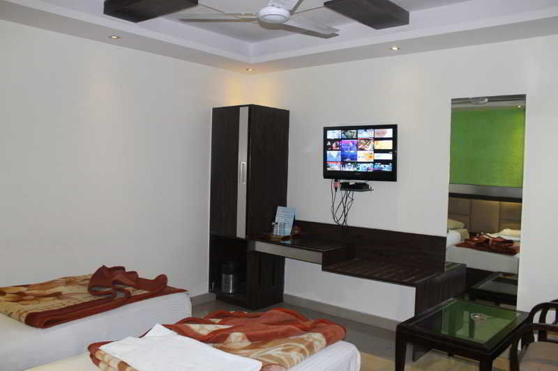 Hotel Shri Vinayak At New Delhi Railway Station-By Rcg Hotels Exterior photo