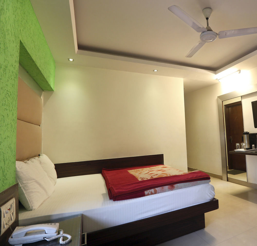 Hotel Shri Vinayak At New Delhi Railway Station-By Rcg Hotels Exterior photo